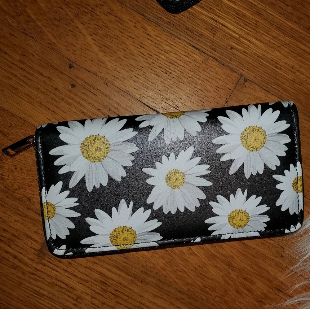 Wallets with Flowers and Skulls  ☠️ 💖